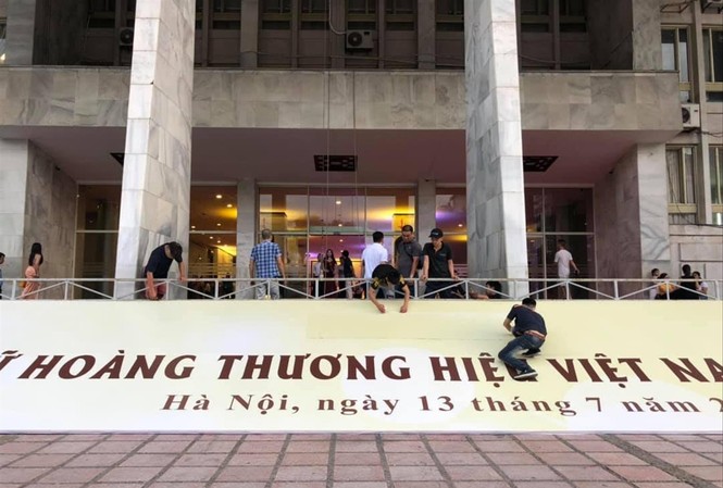 Nữ hoàng thương hiệu Việt Nam 2019 phải dừng tổ chức vào phút chót. Ảnh: TRẦN HIỆP 