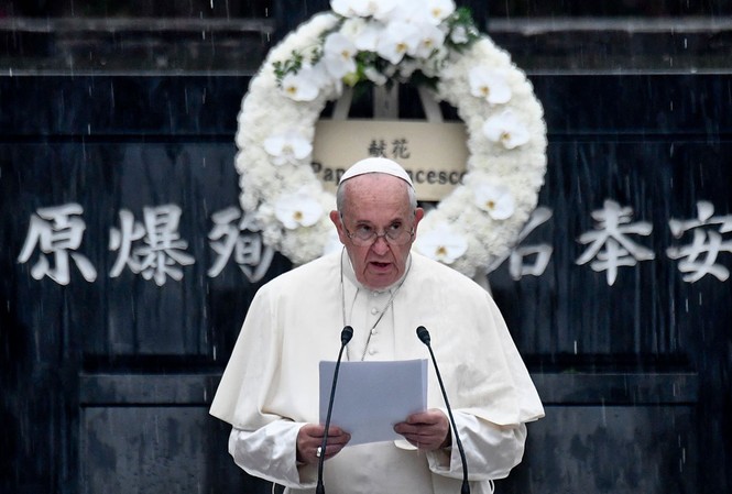 Giáo hoàng Francis kêu gọi từ bỏ vũ khí hạt nhân Giáo hoàng Francis tại buổi lễ tưởng niệm ở Nagasaki
ảnh: epa