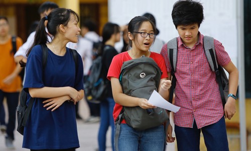 Tuyển sinh lớp 10 tại Hà Nội: Có nên gây thêm áp lực với học sinh? Năm học 2018-2019, toàn TP Hà Nội có 101.460 học sinh xét tốt nghiệp THCS, trong đó các trường THPT công lập sẽ chỉ tuyển vào lớp 10 60.900 - 62.900 học sinh (60-62%)