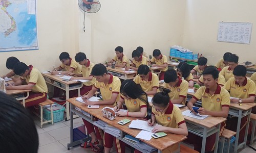 Tăng tốc ôn thi THPT quốc gia Học sinh trường THPT Thành Nhân (TPHCM) đang tích cực ôn tập