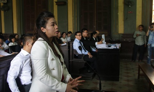 Vợ chồng 'vua cà phê' ly hôn: Căng thẳng chia tài sản ngàn tỷ Bà Lê Hoàng Diệp Thảo tại tòa hôm 21/2 Ảnh: Tân Châu