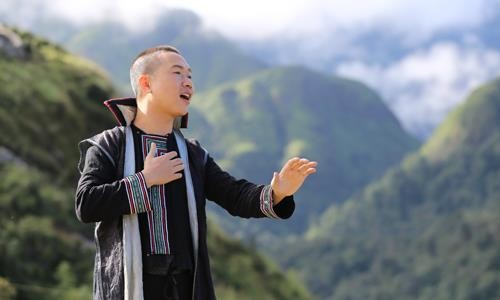 Từ xế xe ôm đến ca sĩ thính phòng Sau album Giai điệu vùng cao tập hợp những bài quay cho VTV5, Vũ Minh Vương vừa ra mắt MV giới thiệu cảnh đẹp quê hương đất nước
Ảnh: NVCC