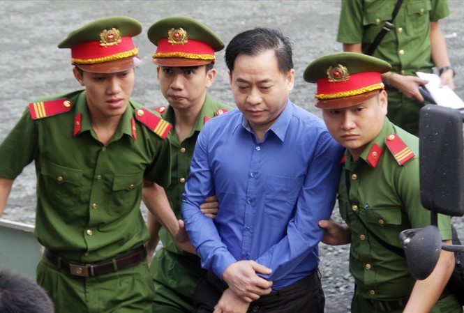 Truy tố 2 bị can lừa đảo Vũ 'nhôm' làm quốc tịch Mỹ Lần đầu tiên Vũ “nhôm” sẽ ra tòa với tư cách người bị hạiẢnh: Tân Châu