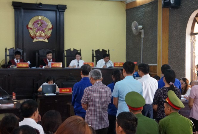 Xét xử vụ điểm thi Sơn La: Triệu tập loạt cán bộ 'Vip' có con được nâng điểm Toàn cảnh phiên tòa sáng nay (16/9)