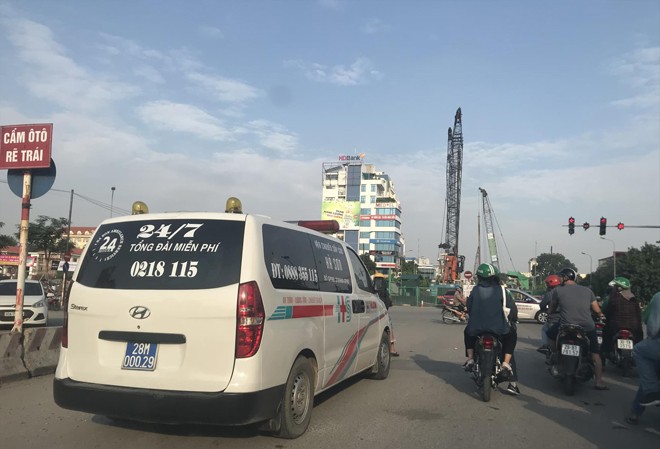 Hà Nội sẽ thanh tra đột xuất hoạt động xe cấp cứu Xe cấp cứu “dù” mang biển xanh chạy trên phố Hà Nội