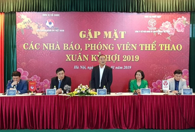 ‘Cần làm rõ vấn đề của Khu LHTTQG Mỹ Đình’ Thứ trưởng Bộ VH-TT&DL, tân chủ tịch VFF Lê Khánh Hải trả lời báo chí trong cuộc gặp mặt chiều 14/1/2019. Ảnh: PT