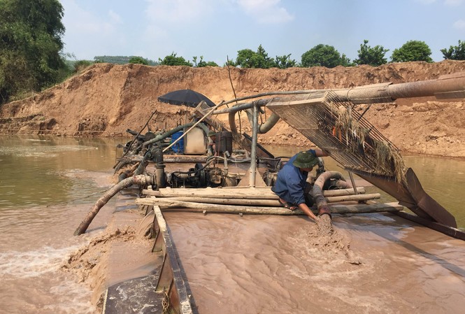 Phó Thủ tướng Trương Hòa Bình: Chính quyền đâu mà để dân phải chống 'cát tặc'? "Cát tặc" lộng hành trên sông