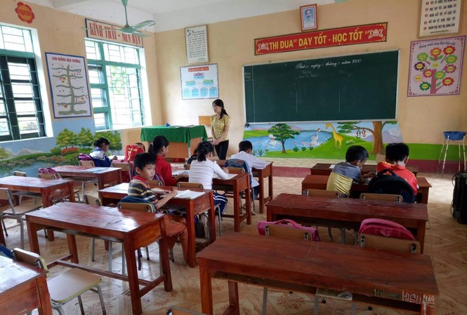 Hơn 140 học sinh chưa đến lớp sau vụ học sinh bị đâm chết tại lớp học Lớp học vắng học trò sáng 4/5 tại trường tiểu học Đồng Lương