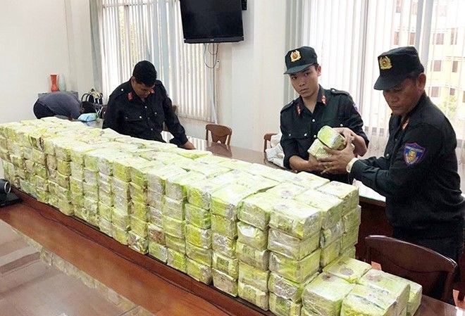 Bắt nhiều, xử nghiêm tội phạm ma túy vẫn tăng: Vì sao? Lực lượng chức năng triệt phá băng nhóm với tang vật ma túy ở TPHCM Ảnh do công an cung cấp