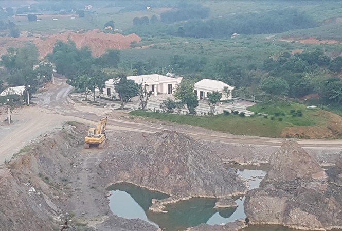 Vụ 'Đại công trường khai thác khoáng sản hết phép': Công an vào cuộc điều tra Khu "biệt phủ" xây dựng trái phép
trong mỏ