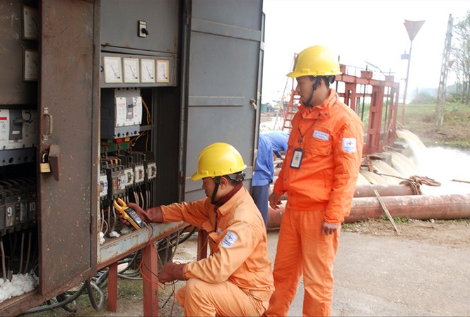 Nắng nóng tiêu thụ điện năng: Bộ Công Thương lại cảnh báo nguy cơ thiếu điện Năm sau có thể thiếu điện vì nhiều dự án điện quy mô lớn chậm tiến độ. ảnh: p.v