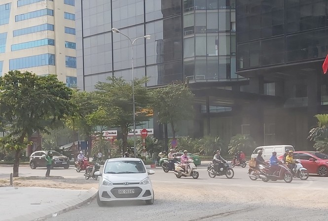Nhiều đường phố Hà Nội lại chìm trong khói bụi Sáng ngày 7/11 không khí bao quanh công viên Cầu Giấy ô nhiễm nặng nề