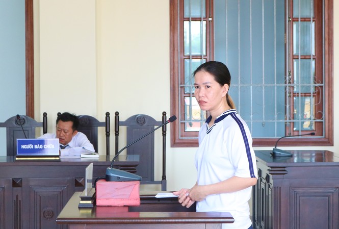 Người đàn bà trộm ma túy đem về bán lẻ Bị cáo Trang tại phiên tòa - Ảnh: Kim Hà