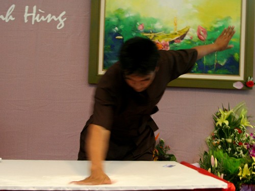 Cận cảnh vẽ tranh Thiền bằng ngón tay Cận cảnh vẽ tranh Thiền bằng ngón tay