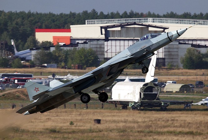 Tiêm kích tàng hình PAK FA Sukhoi T - 50 thêm 'cánh' Tiêm kích tàng hình PAK FA Sukhoi T - 50 thêm 'cánh'