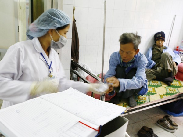 Áp giá viện phí cao, dân thiệt Áp giá viện phí cao, dân thiệt