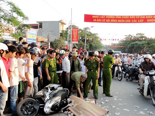 Một thanh niên bị xe khách đâm tử vong Một thanh niên bị xe khách đâm tử vong