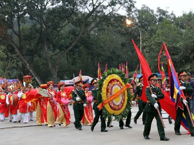 Dâng hương ở Đền Hùng trước giao thừa Dâng hương ở Đền Hùng trước giao thừa