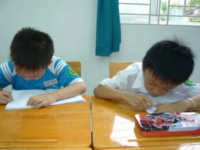 Giáo viên thuê xe chở học sinh về nhà học thêm Giáo viên thuê xe chở học sinh về nhà học thêm