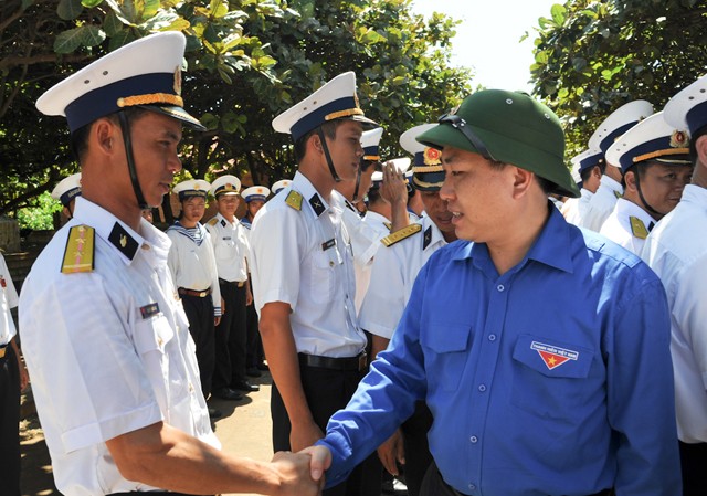 Kết thúc 'Hành trình Tuổi trẻ vì biển, đảo quê hương' Kết thúc 'Hành trình Tuổi trẻ vì biển, đảo quê hương'