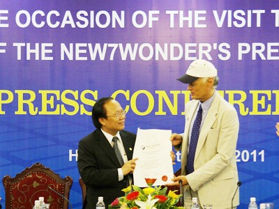 Tổng lực nhắn tin bầu chọn vịnh Hạ Long Tổng lực nhắn tin bầu chọn vịnh Hạ Long