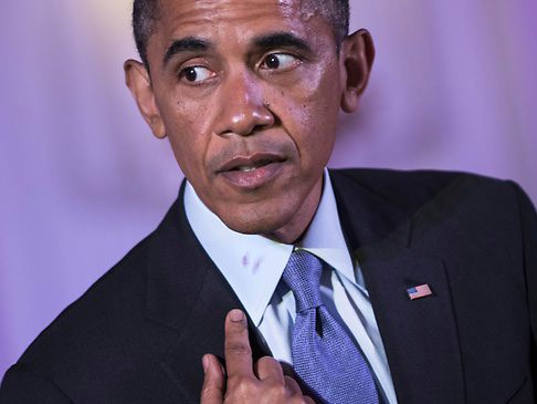 Vết son trên cổ áo Tổng thống Mỹ là của ai? Vết son trên cổ áo Tổng thống Mỹ Barack Obama
