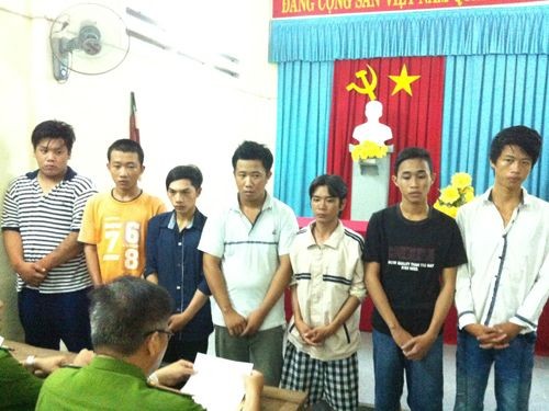 ‘Hốt’ nhóm thanh niên mang mã tấu đi truy sát ‘Hốt’ nhóm thanh niên mang mã tấu đi truy sát