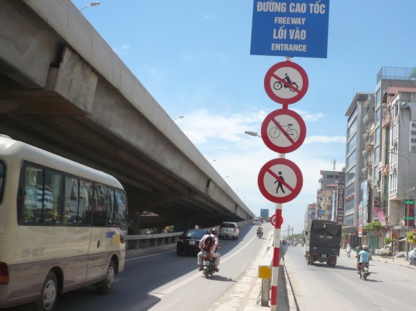 Vi phạm đường trên cao vành đai 3 Hà Nội Vi phạm đường trên cao vành đai 3 Hà Nội