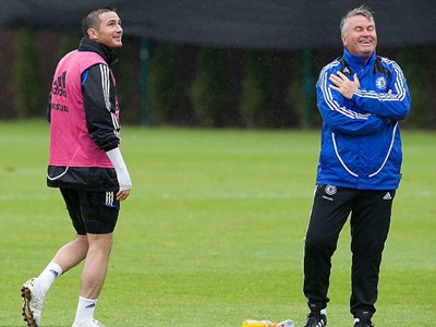 Tỷ phú Nga cầu viện Guus Hiddink Tỷ phú Nga cầu viện Guus Hiddink