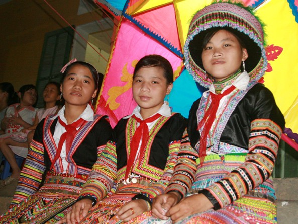 Ngắm trẻ em người H’mông vui đón trung thu Ngắm trẻ em người H’mông vui đón trung thu