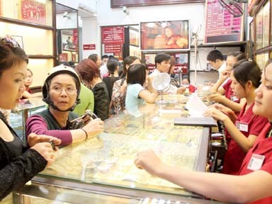 Bạc tóc vì… vàng trang sức Bạc tóc vì… vàng trang sức
