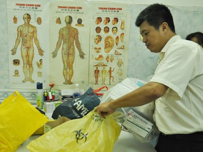 Phòng khám Trung Quốc: Bác sĩ 'chui', quảng cáo 'nổ' Phòng khám Trung Quốc: Bác sĩ 'chui', quảng cáo 'nổ'