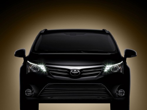 Hình ảnh chính thức đầu tiên của Toyota Avensis đời 2012 Hình ảnh chính thức đầu tiên của Toyota Avensis đời 2012
