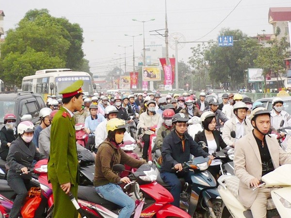 Không nên thu qua xăng dầu Không nên thu qua xăng dầu