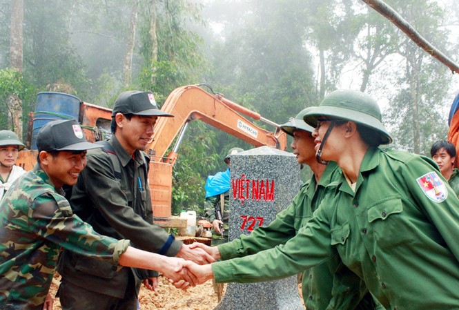 Theo chân đoàn cắm mốc biên giới Theo chân đoàn cắm mốc biên giới