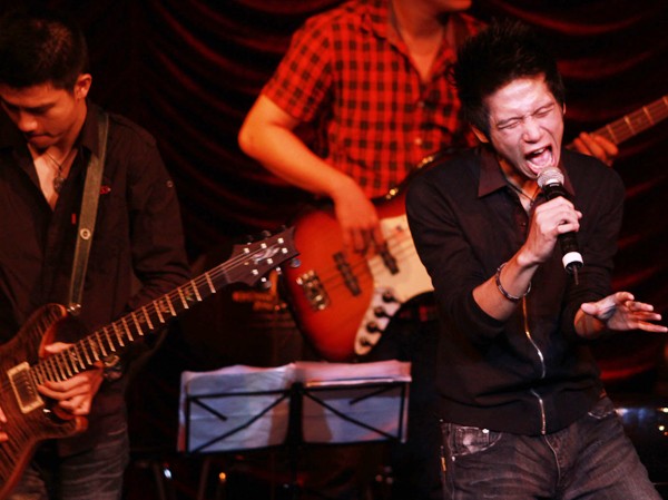 Bão rock trở lại và chuyển hướng Ban nhạc Ngũ Cung trên sân khấu Ảnh: N.M.Hà