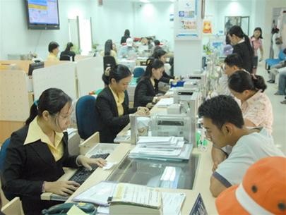 Tài chính: “Hầu hết các ngân hàng vượt trần lãi suất” Tài chính: “Hầu hết các ngân hàng vượt trần lãi suất”