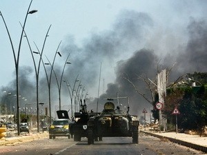 NATO tiến hành hàng loạt vụ không kích vào Sirte NATO tiến hành hàng loạt vụ không kích vào Sirte
