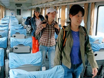 Vé tàu, xe đồng loạt tăng giá Vé tàu, xe đồng loạt tăng giá