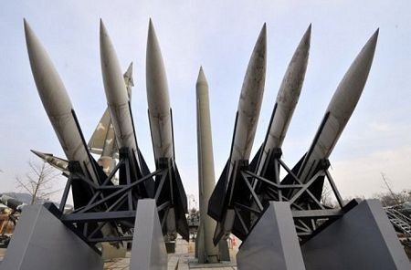 Triều Tiên triển khai các dàn phóng rocket tầm xa Triều Tiên triển khai các dàn phóng rocket tầm xa