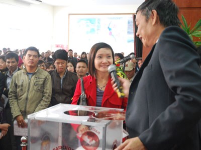 Gần 200 căn hộ bán hết trong buổi sáng Gần 200 căn hộ bán hết trong buổi sáng