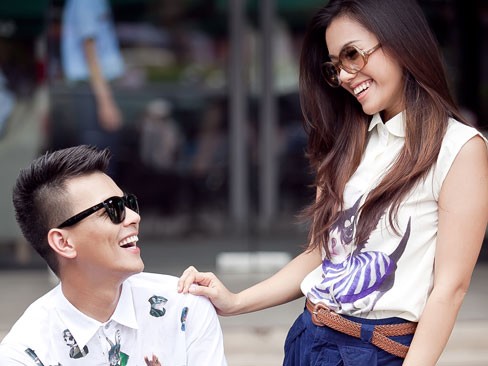 Phương Vy hớn hở bên 'trai lạ' Phương Vy hớn hở bên 'trai lạ'