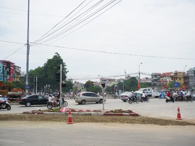 Hà Nội: Bịt lại một số ngã tư Sau hơn 5 tháng được “cởi trói” ngày 9-11, nút giao thông Nguyễn Chí Thanh-Láng-Trần Duy Hưng lại bị bịt trở lại