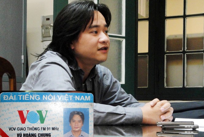 Nhân viên điện lực mạo danh phóng viên lăng mạ công an Vũ Hoàng Chung và chiếc thẻ phóng viên giả kêng VOV giao thông