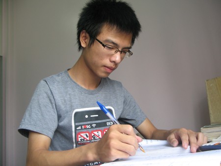 Xúc động cặp song sinh bán 3 tạ lạc đi thi Xúc động cặp song sinh bán 3 tạ lạc đi thi