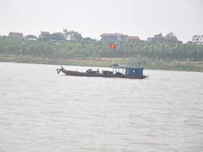 Sẽ thuê thợ lặn tìm xác nạn nhân bị bác sĩ ném xuống sông Hồng Sẽ thuê thợ lặn tìm xác nạn nhân bị bác sĩ ném xuống sông Hồng
