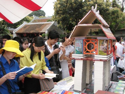 Sách không chỉ là bạn thân Sách không chỉ là bạn thân