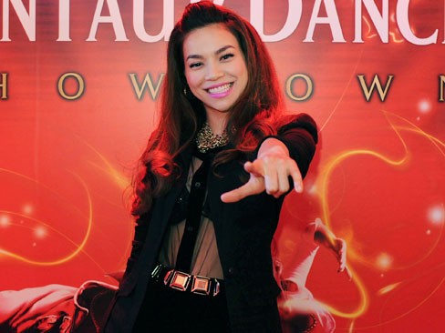 Hồ Ngọc Hà nhảy cùng Centaur Dance Hồ Ngọc Hà nhảy cùng Centaur Dance
