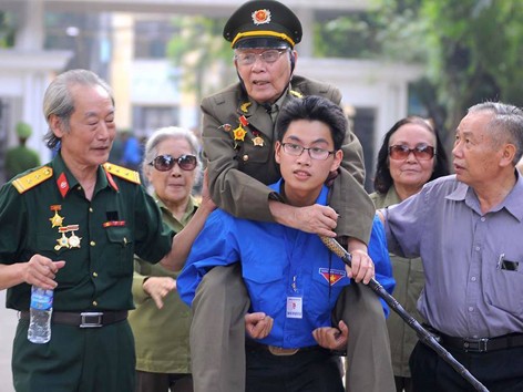 Đừng cố để vĩ đại Hình ảnh đẹp trong ngày viếng Đại tướng