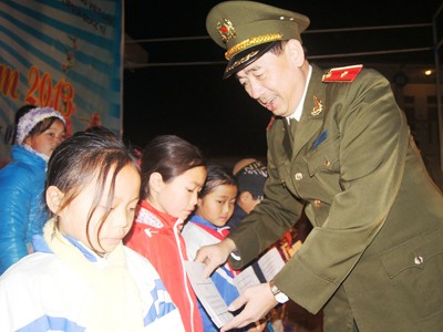 Tình quân dân nơi biên cương Tình quân dân nơi biên cương
